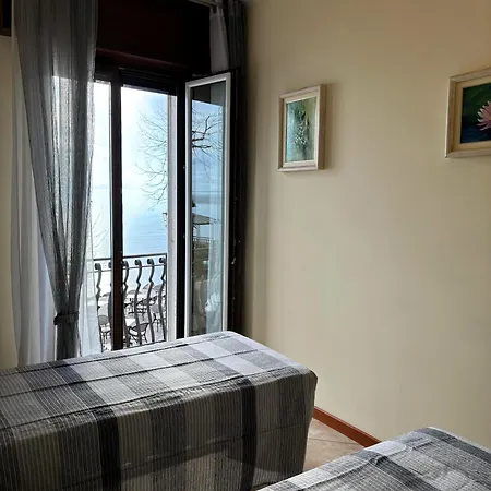 Casa Lungolago غارْدا