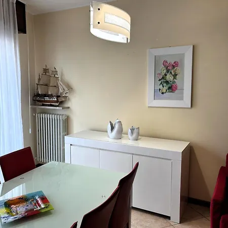 Casa Lungolago Garda (Verona)