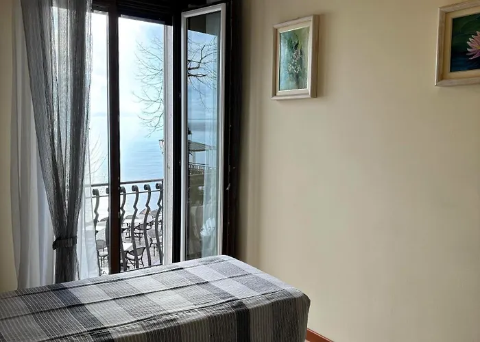 Casa Lungolago Garda (Verona)